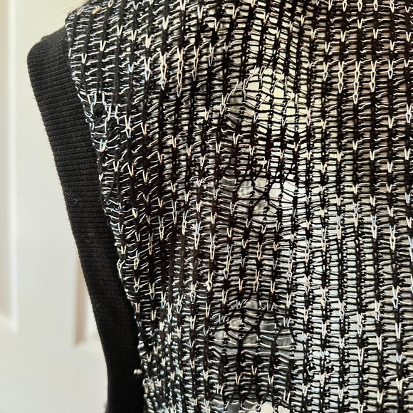 Zara boxy top - mesh-style fabric w/silver threading & cotton collar & sleeves - Picture 7 of 7